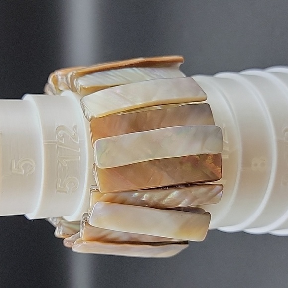 Iridescent Mother Of Pearl Shell Bracelet US Size 7 To 7-1/2" - Picture 4 of 7